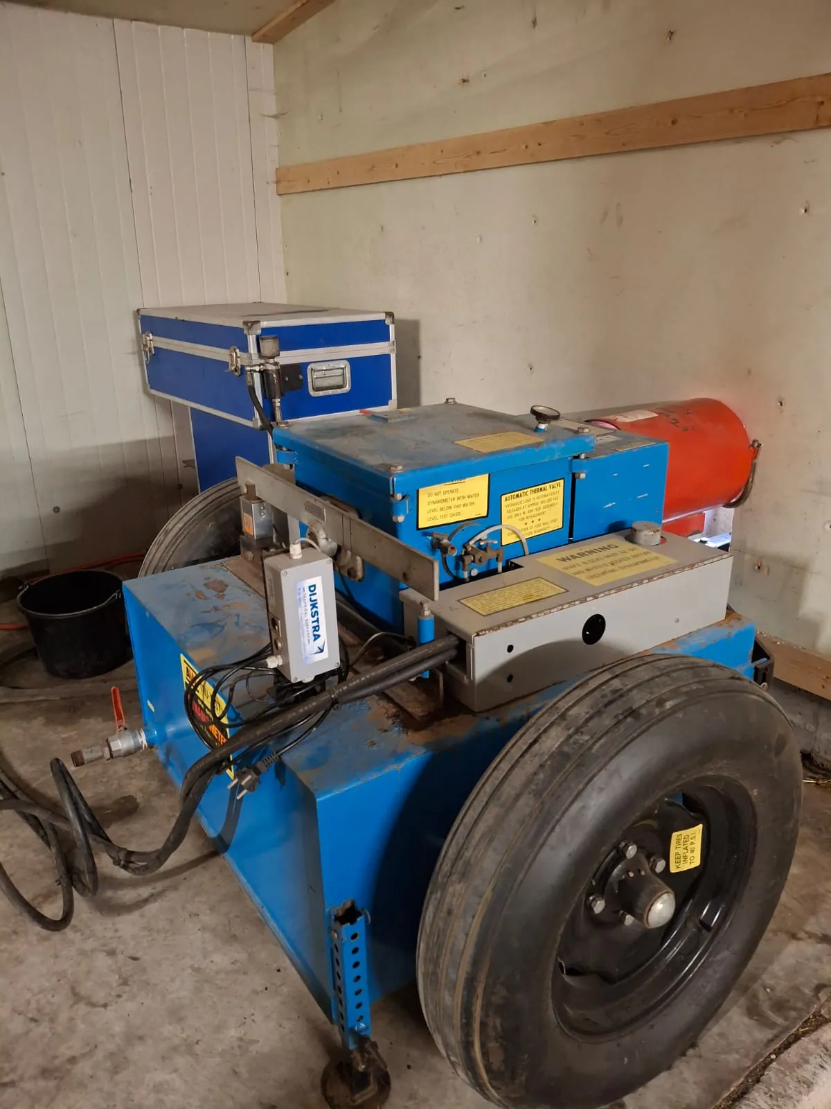 Onze eigen vermogenswaterrem in de werkplaats, waarop we iedere afstelling testen.